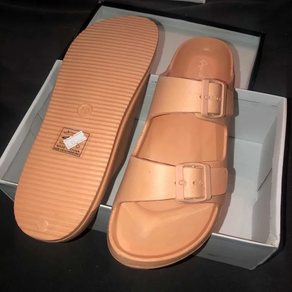 New in box! Maui Buckled Light Orange Coral Slide Sandals Size 10 Qupid - Picture 3 of 7